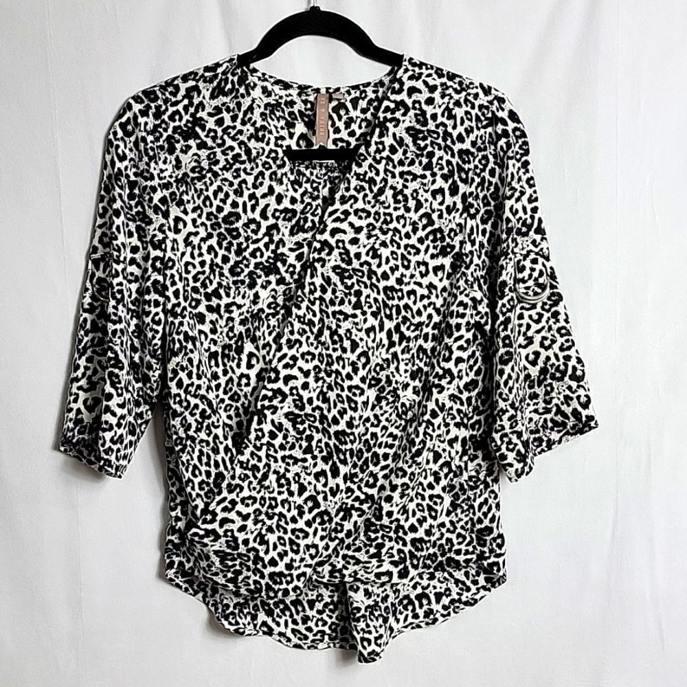 🖤 5/$20 🖤 BRINA & EM.. animal print top..